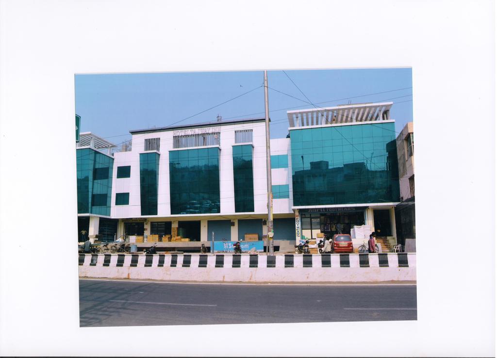 O Tajway Hotel 2*