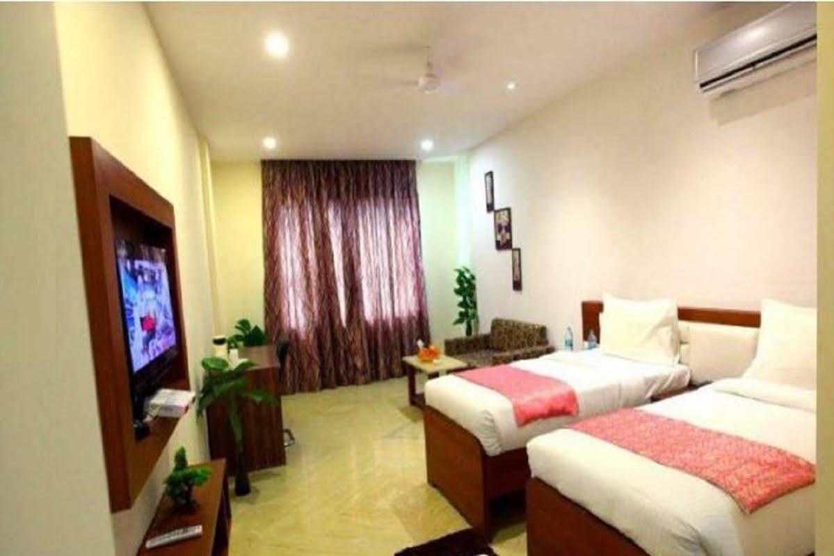 O Tajway Hotel 2*